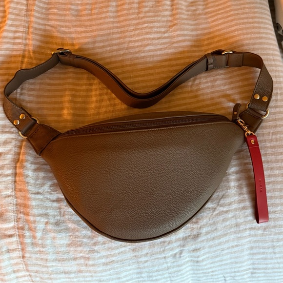 EUC Andar Tatum Bumbag in Taupe Togo 🐘♥️ - Picture 3 of 7